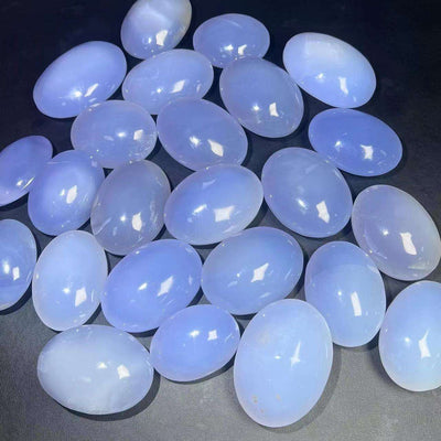 Wholesale high quality natural quartz healing crystal palm stone blue chalcedony crystal palm stones for souvenirs gift